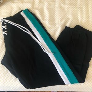 VS PINK CAMPUS CROP PANTS
